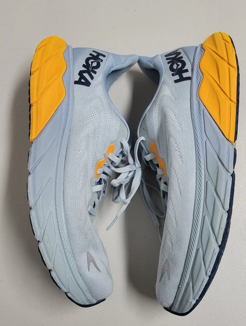 HOKA One One Arahi Men's Men's Light Blue & Orange Running Shoes Size 12D.